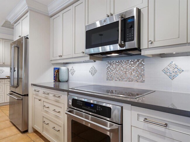 Building Photo - 606 Owl Way