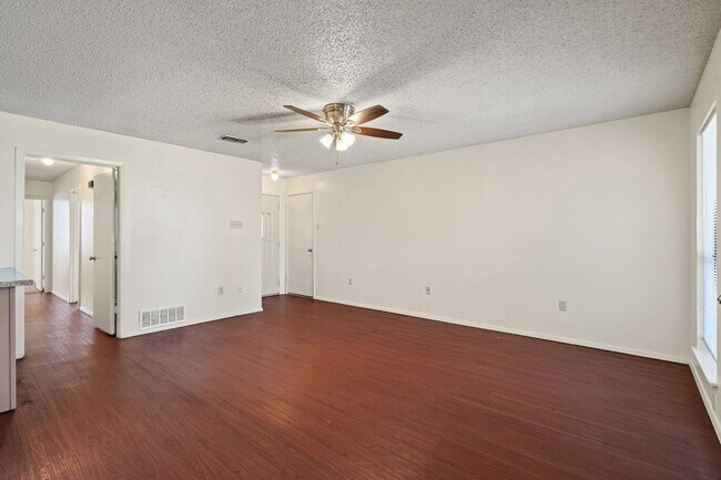 Building Photo - 2721 La Jolla Ct