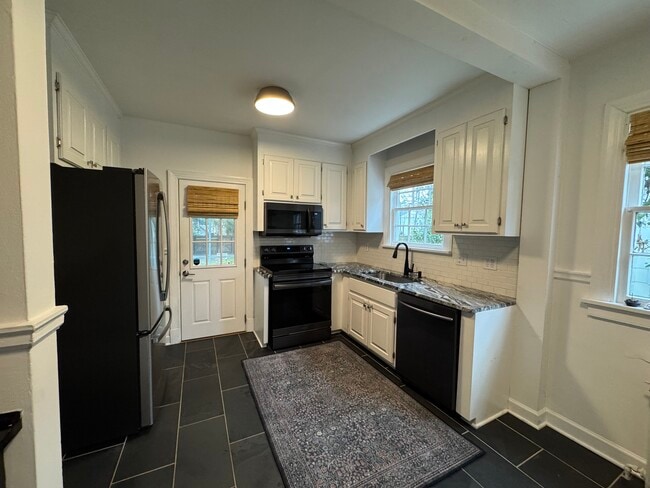 Building Photo - 5009 E Seminary Ave