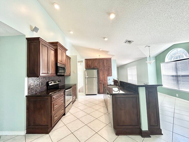 Building Photo - Amazing Dream Home with Water View and Pri...