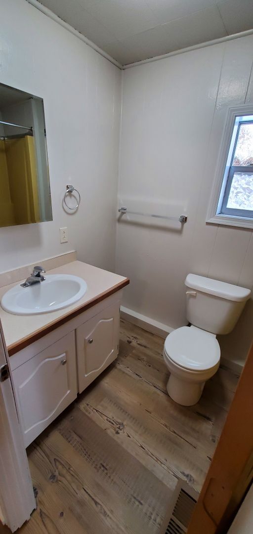 Building Photo - Newly Renovated Home Now Available to Lease!