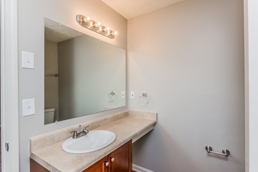 Building Photo - 157 Aztec Way SE
