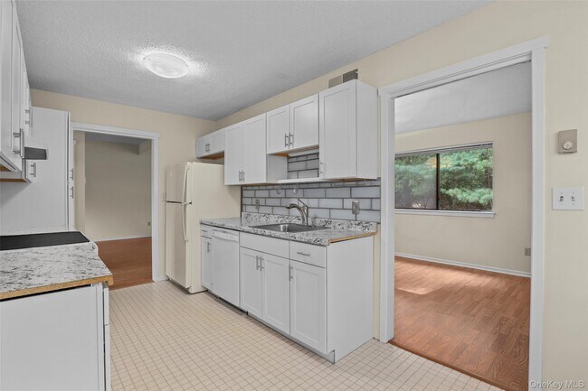 Building Photo - 205 Heritage Hills
