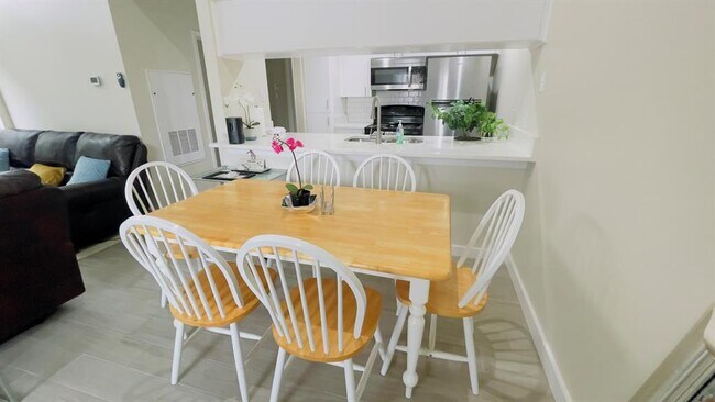 Building Photo - 2902 Cole St