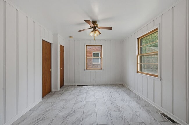 Building Photo - Donelson mid-mod ranch with full unfinished basement workshop, large yard, 3 BR 1 Bath, 20 minute...