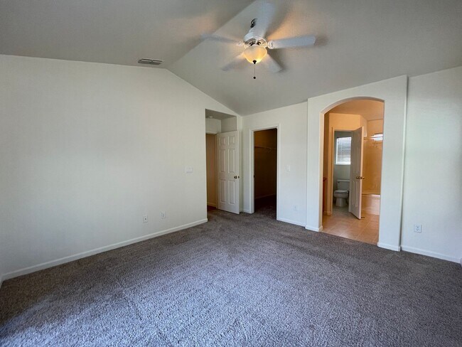 Building Photo - Charming single story home located on the ...