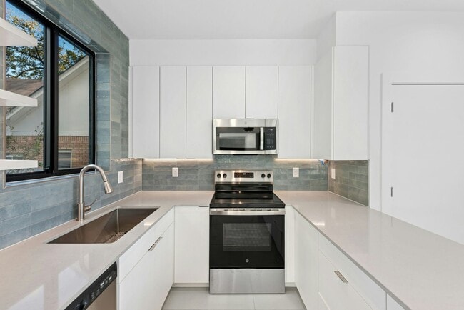 Building Photo - Three 3X3 stand alone townhomes in West Campus!