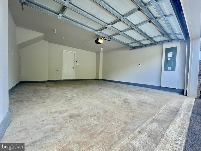 Building Photo - 9576 Fern Hollow Way