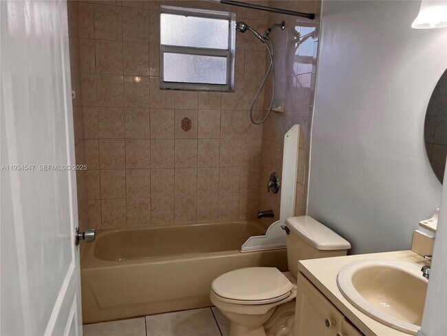 Building Photo - 181 NW 47th Ave