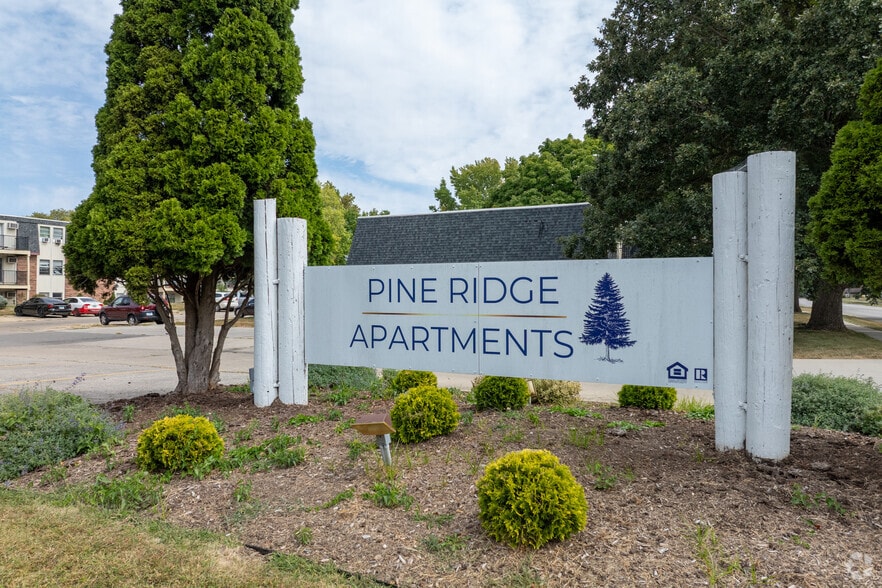 Primary Photo - Pine Ridge Apartments