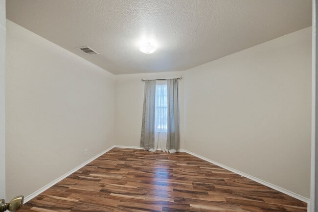 Building Photo - Beautiful 2-Story 4BR in 78254 | Near Alamo Ranch, Shopping & 1604