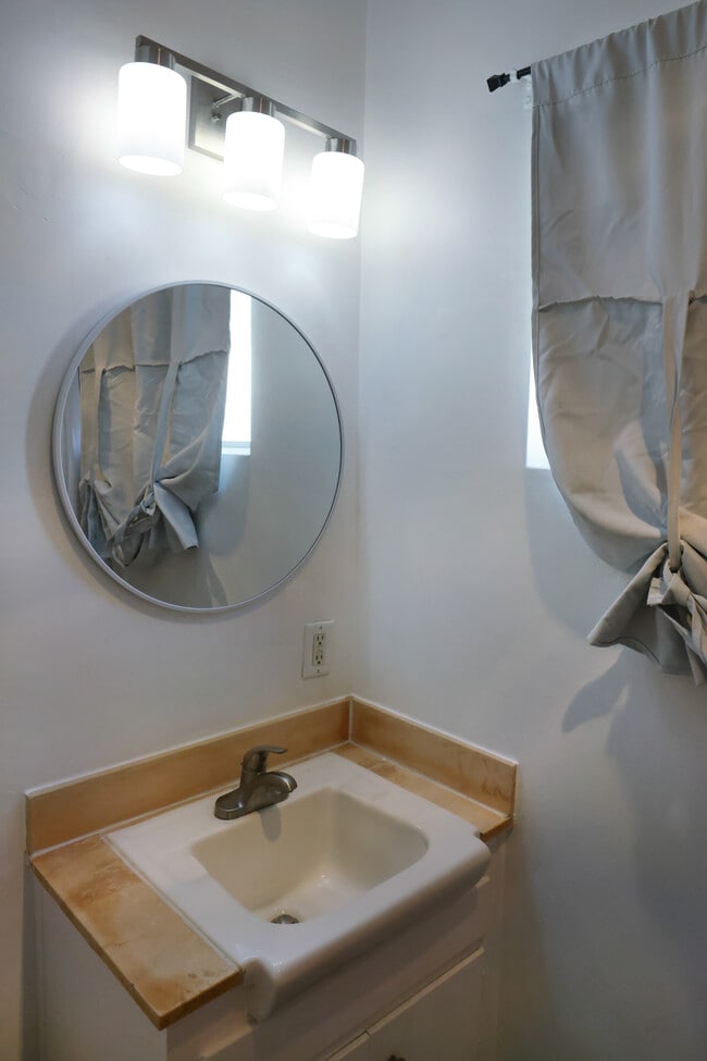 Building Photo - 250 Linden Ave