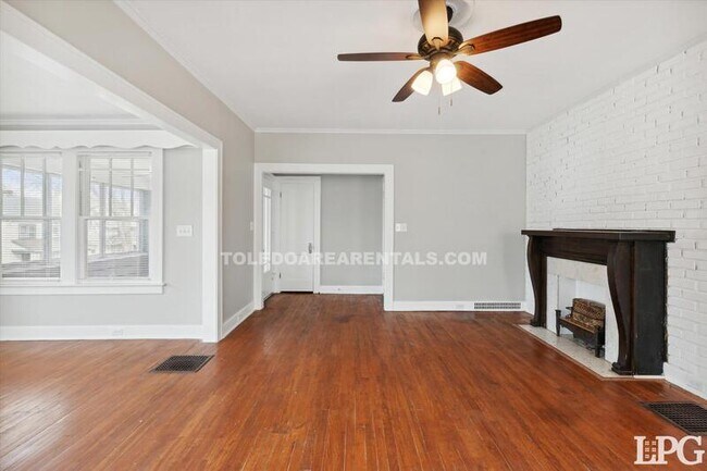 Building Photo - 4138 N Lockwood Ave
