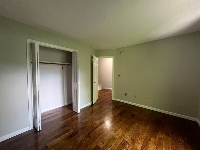 Building Photo - 2 Bed/ 1 Bath- Renovated Duplex Condo W/ G...