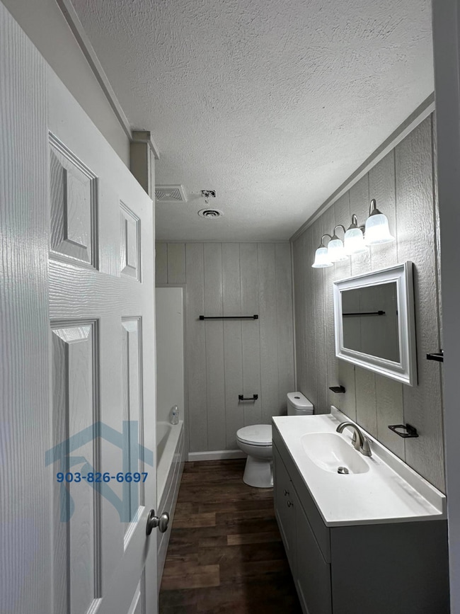 Building Photo - 102 S Wills St