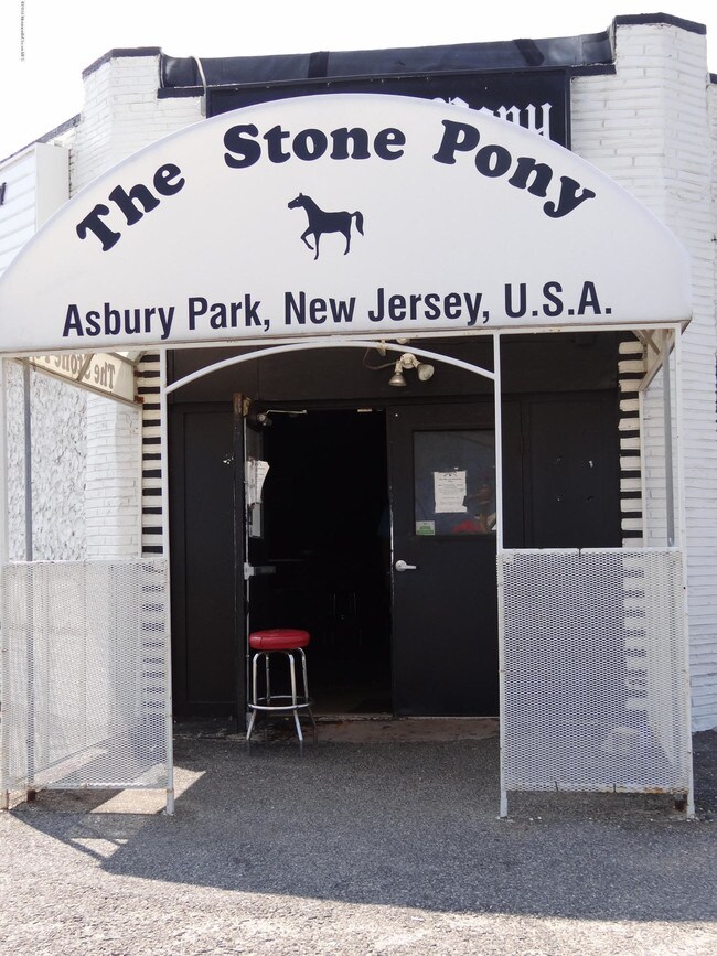 Building Photo - 132 Stockton Ave