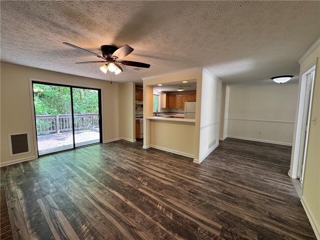 Building Photo - 440 Hembree Forest Cir