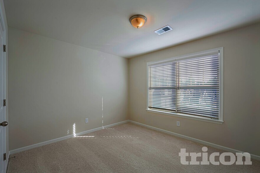 Building Photo - 204 Margrave Dr
