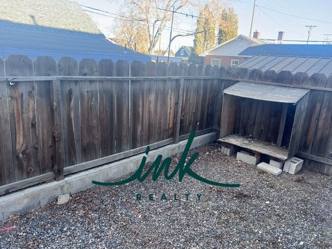 Building Photo - Lovely Gardnerville Townhome