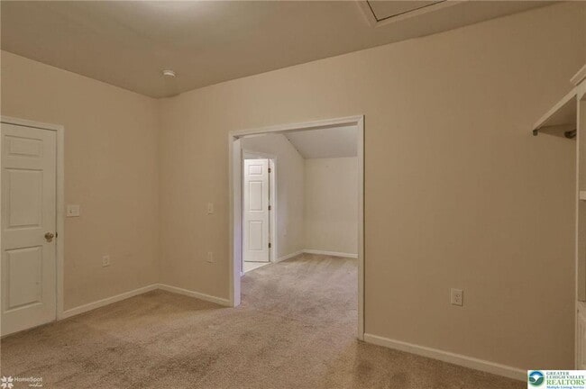 Building Photo - 2811 Kingsview Ave