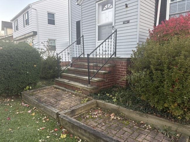 Building Photo - 11104 Lincoln Ave