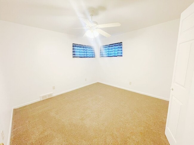 Building Photo - 28600 Oakwood St