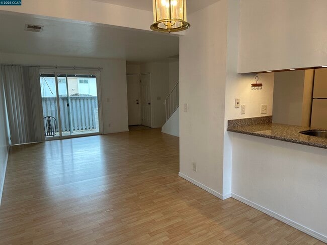 Building Photo - 89 Villa Cir