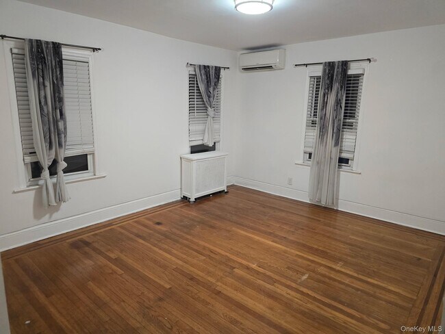 Building Photo - 267 Plainfield Ave
