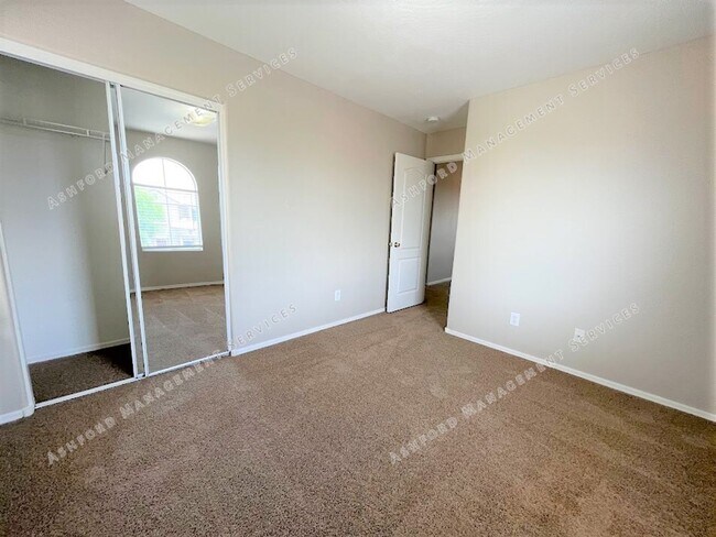 Building Photo - 2417 S 90th Glen