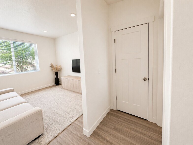 Building Photo - 267 W Willow Creek Dr