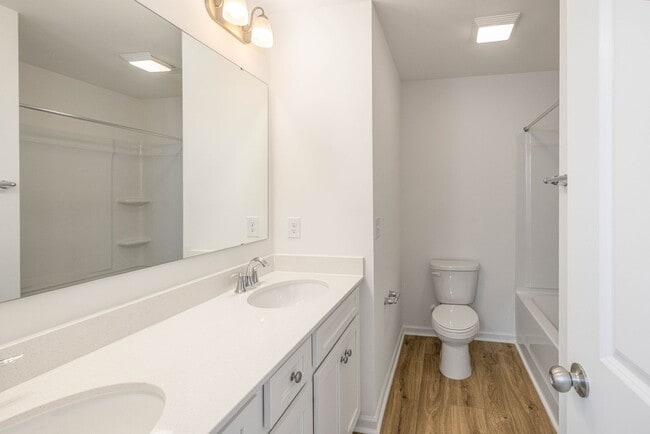 Building Photo - 3BD Townhome Walking Distance to Downtown READY MAY 20TH