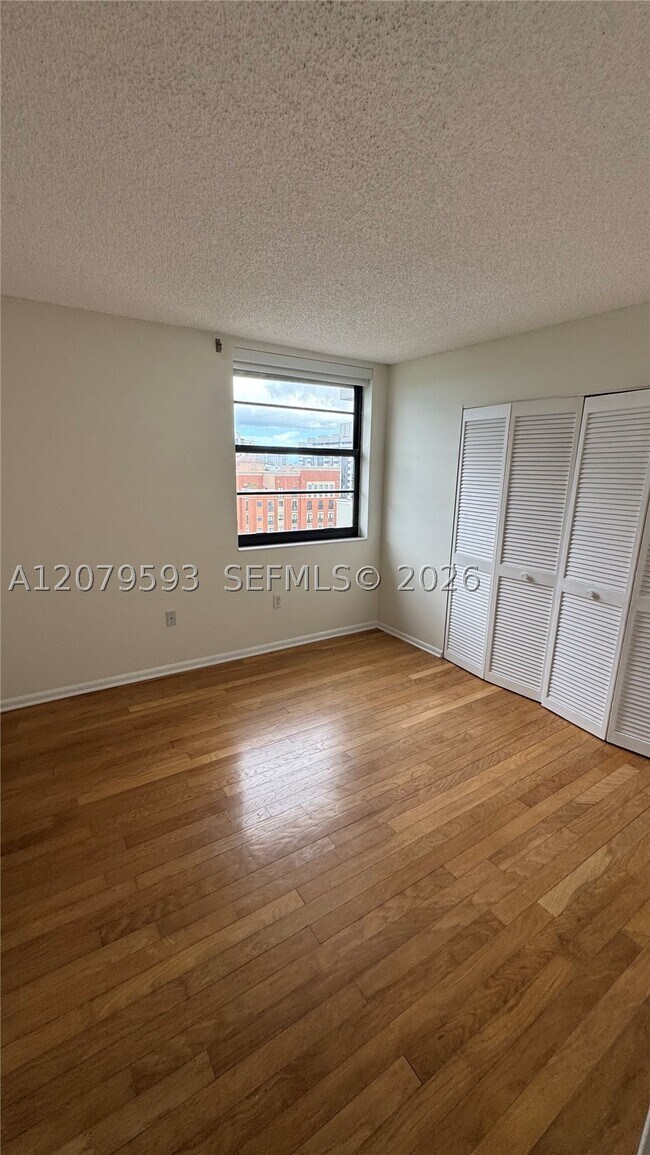 Building Photo - 720 Coral Wy