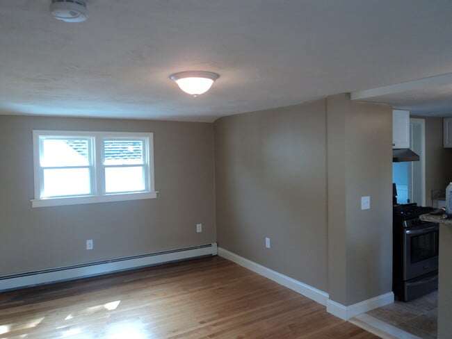 Living room - 25 Common St