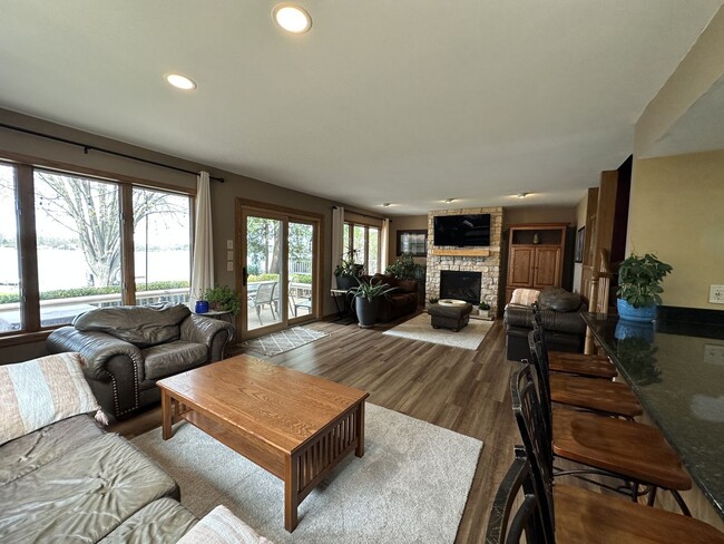 Building Photo - Single Family on Okauchee Lake!