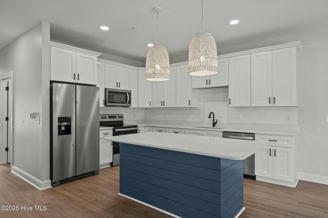Building Photo - 400 Lighthouse Ln