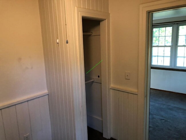 Building Photo - Available January 15th - 2 Bedroom, 1 Bathroom Single Family Home