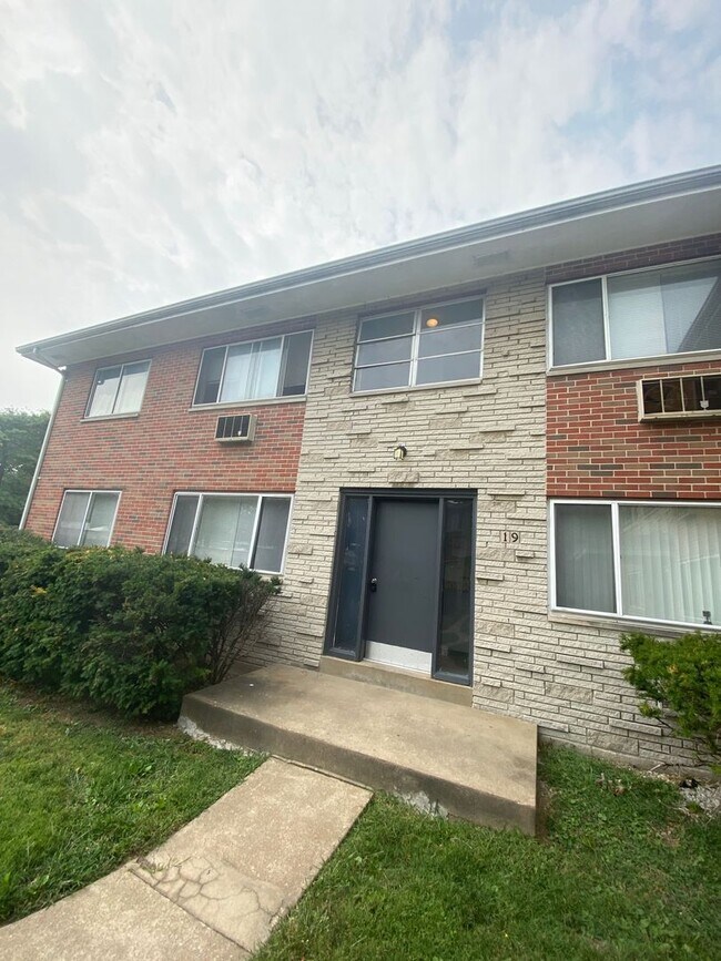 Building Photo - Updated 2 Bed 1 Bath in Florissant