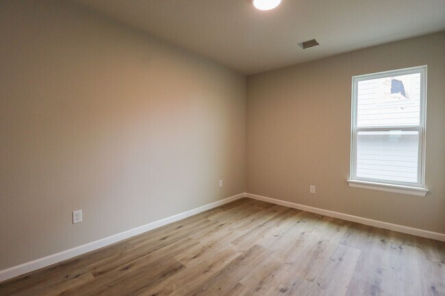 Building Photo - 216 N Cleveland Ave