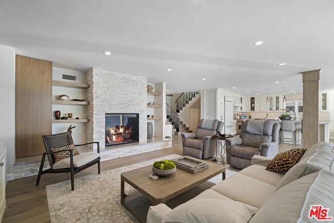 Building Photo - 27002 Malibu Cove Colony Dr