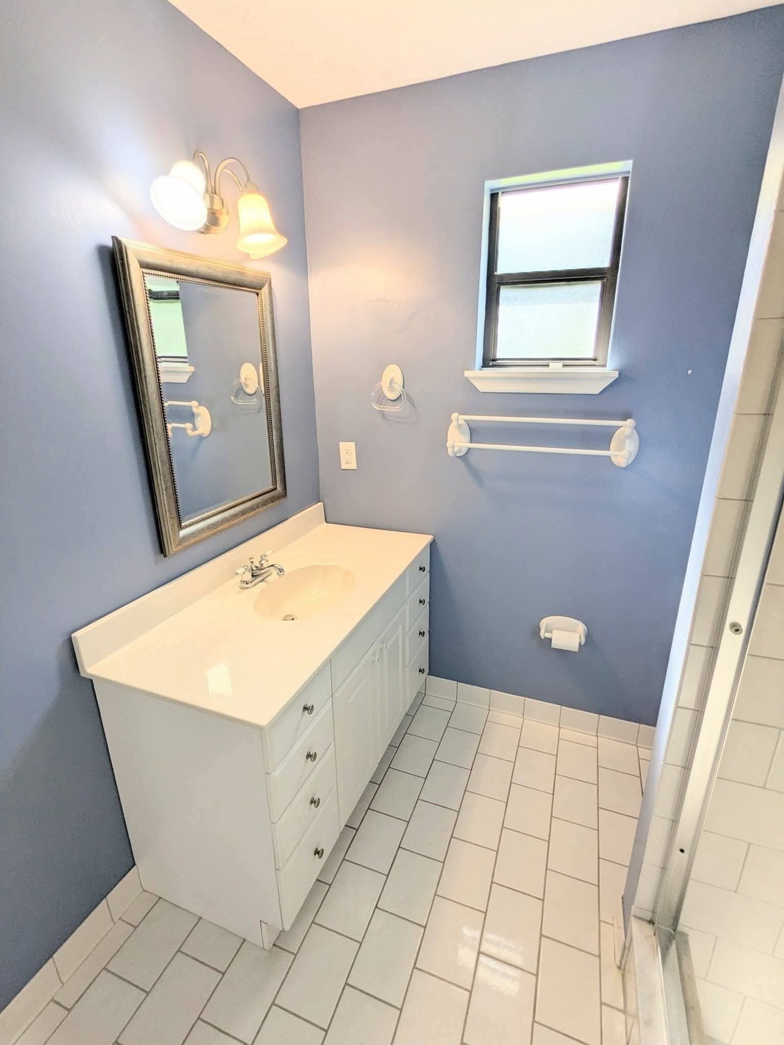 Building Photo - 945 Bramble Bush Cir W