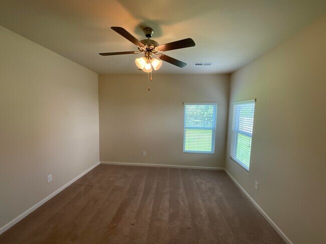 Building Photo - 4701 Southwind Rd