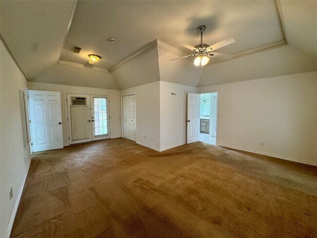 Building Photo - 303 Waterwood Dr