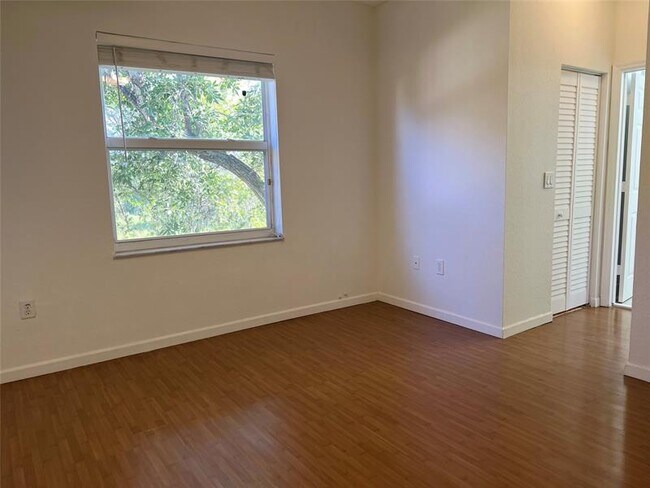 Building Photo - 614 NW 170th Terrace