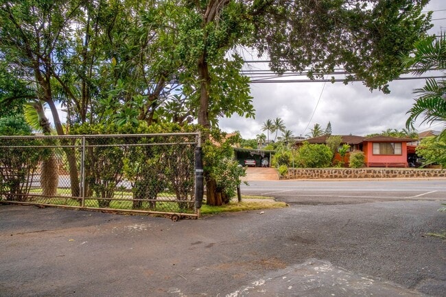 Building Photo - 1 bedroom 1 bath Makai side