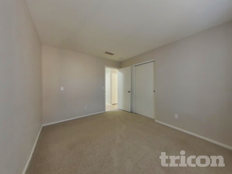 Building Photo - 10853 W Sands Dr