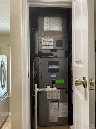 Building Photo - 319 Loveland Cir