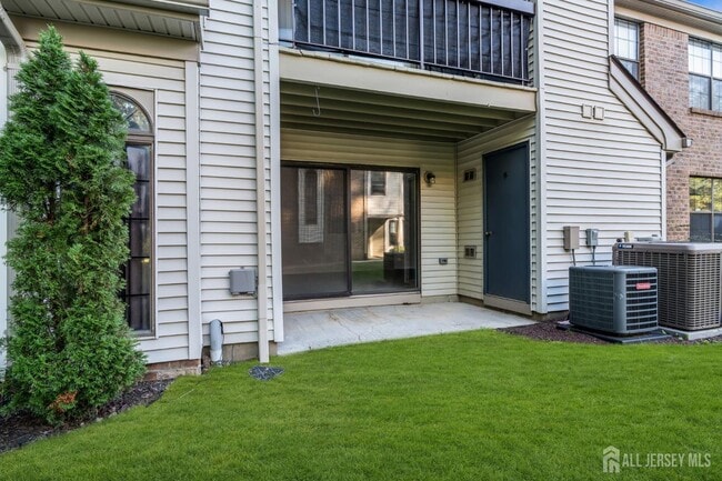 Building Photo - 2101 Bayhead Dr