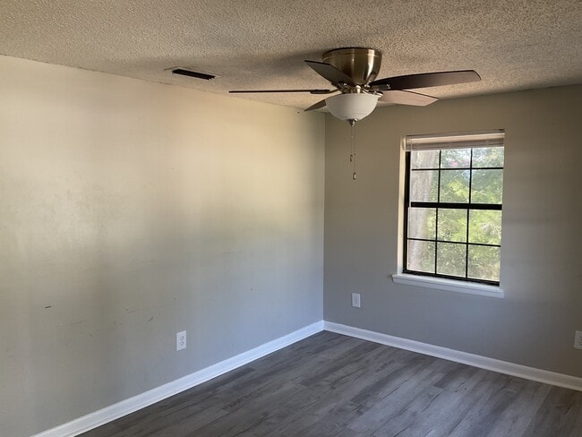 Building Photo - 116 Plaza Dr