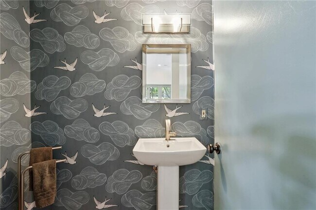 Building Photo - 213 Murray Hill Ave NE