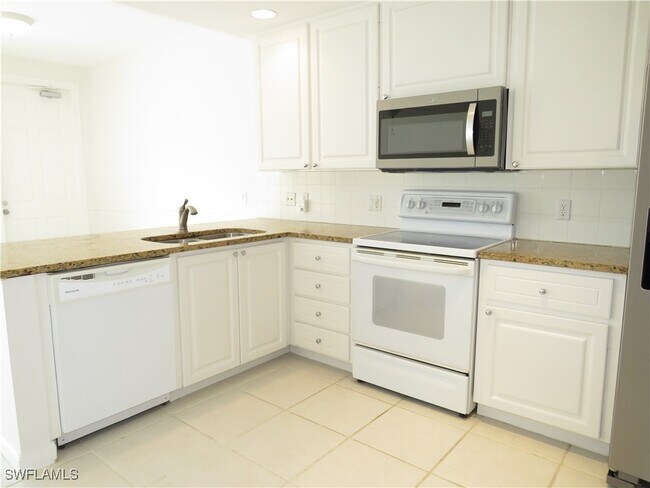 Building Photo - 6198 Towncenter Cir